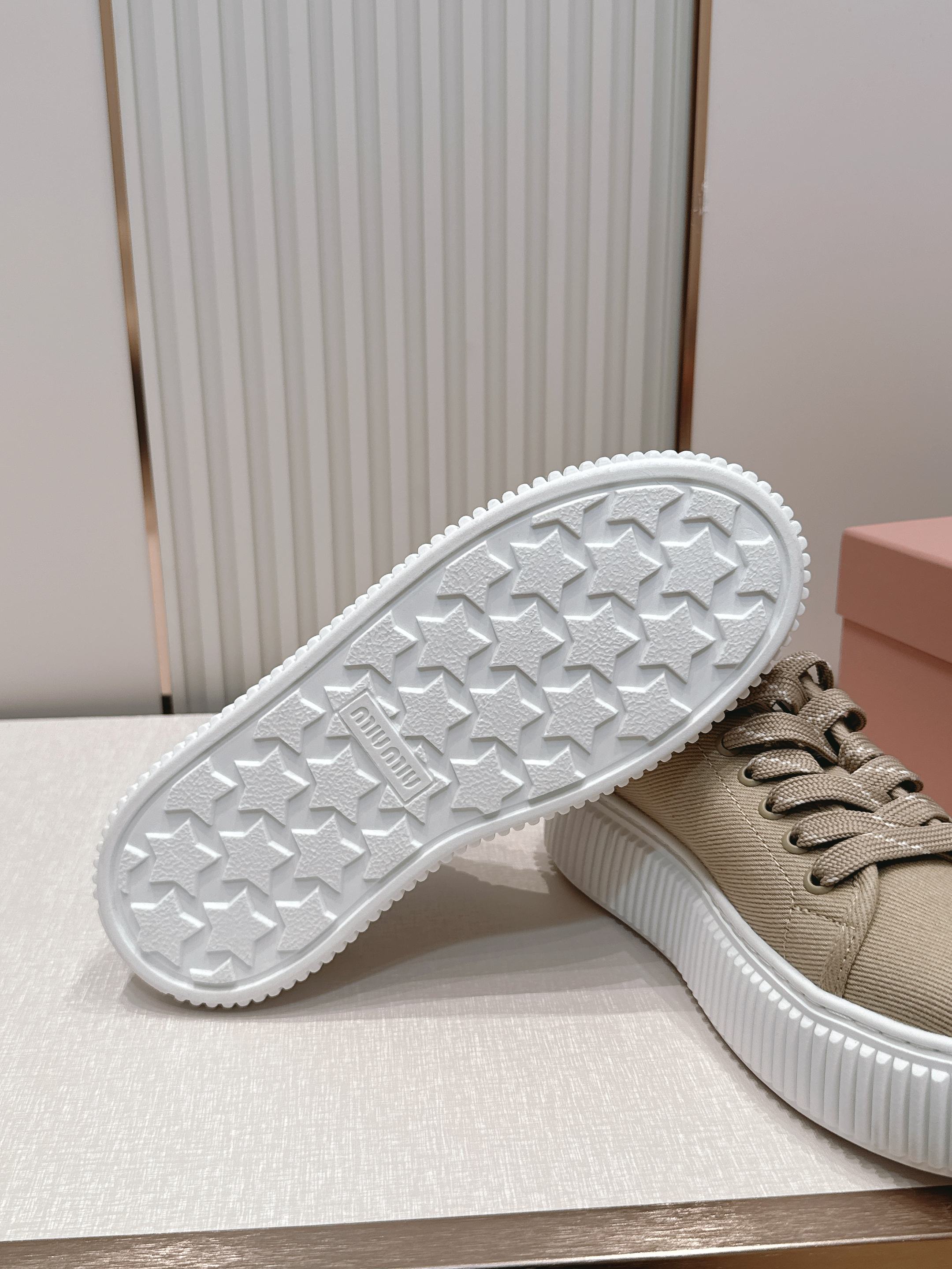 全新色系 半拖+满帮  全对版工艺  Miumiu 2026新色 厚底饼干鞋 满帮单鞋半拖最新走秀款，经