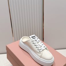 全新色系 半拖+满帮 全对版工艺 Miumiu 2026新色 厚底饼干鞋 满帮单鞋半拖最新走秀款,经 全新色系 半拖+满帮 全对版工艺 Miumiu 2026新色 厚底饼干鞋 满帮单鞋半拖最新走秀款,经