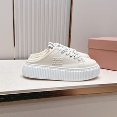 全新色系 半拖+满帮 全对版工艺 Miumiu 2026新色 厚底饼干鞋 满帮单鞋半拖最新走秀款,经 全新色系 半拖+满帮 全对版工艺 Miumiu 2026新色 厚底饼干鞋 满帮单鞋半拖最新走秀款,经