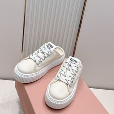 全新色系 半拖+满帮 全对版工艺 Miumiu 2026新色 厚底饼干鞋 满帮单鞋半拖最新走秀款,经 全新色系 半拖+满帮 全对版工艺 Miumiu 2026新色 厚底饼干鞋 满帮单鞋半拖最新走秀款,经