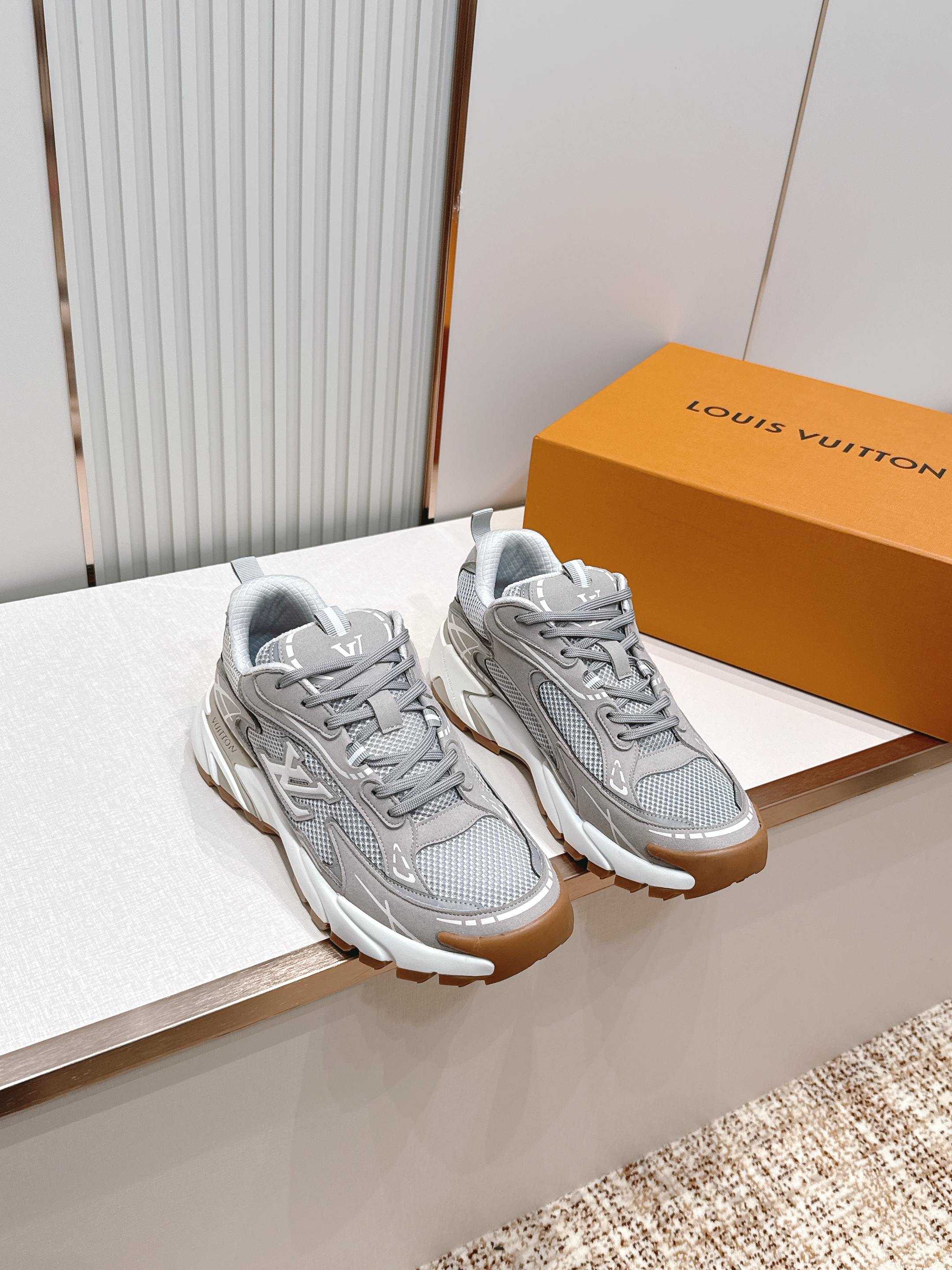 男款Louis Vuitton路易威登 LV Tatic Runner 运动鞋这款鞋是LV近年热门的“老