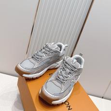 男款Louis Vuitton路易威登 LV Tatic Runner 运动鞋这款鞋是LV近年热门的“老 男款Louis Vuitton路易威登 LV Tatic Runner 运动鞋这款鞋是LV近年热门的“老