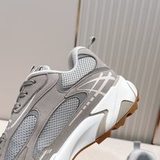 男款Louis Vuitton路易威登 LV Tatic Runner 运动鞋这款鞋是LV近年热门的“老 男款Louis Vuitton路易威登 LV Tatic Runner 运动鞋这款鞋是LV近年热门的“老