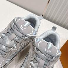 男款Louis Vuitton路易威登 LV Tatic Runner 运动鞋这款鞋是LV近年热门的“老 男款Louis Vuitton路易威登 LV Tatic Runner 运动鞋这款鞋是LV近年热门的“老