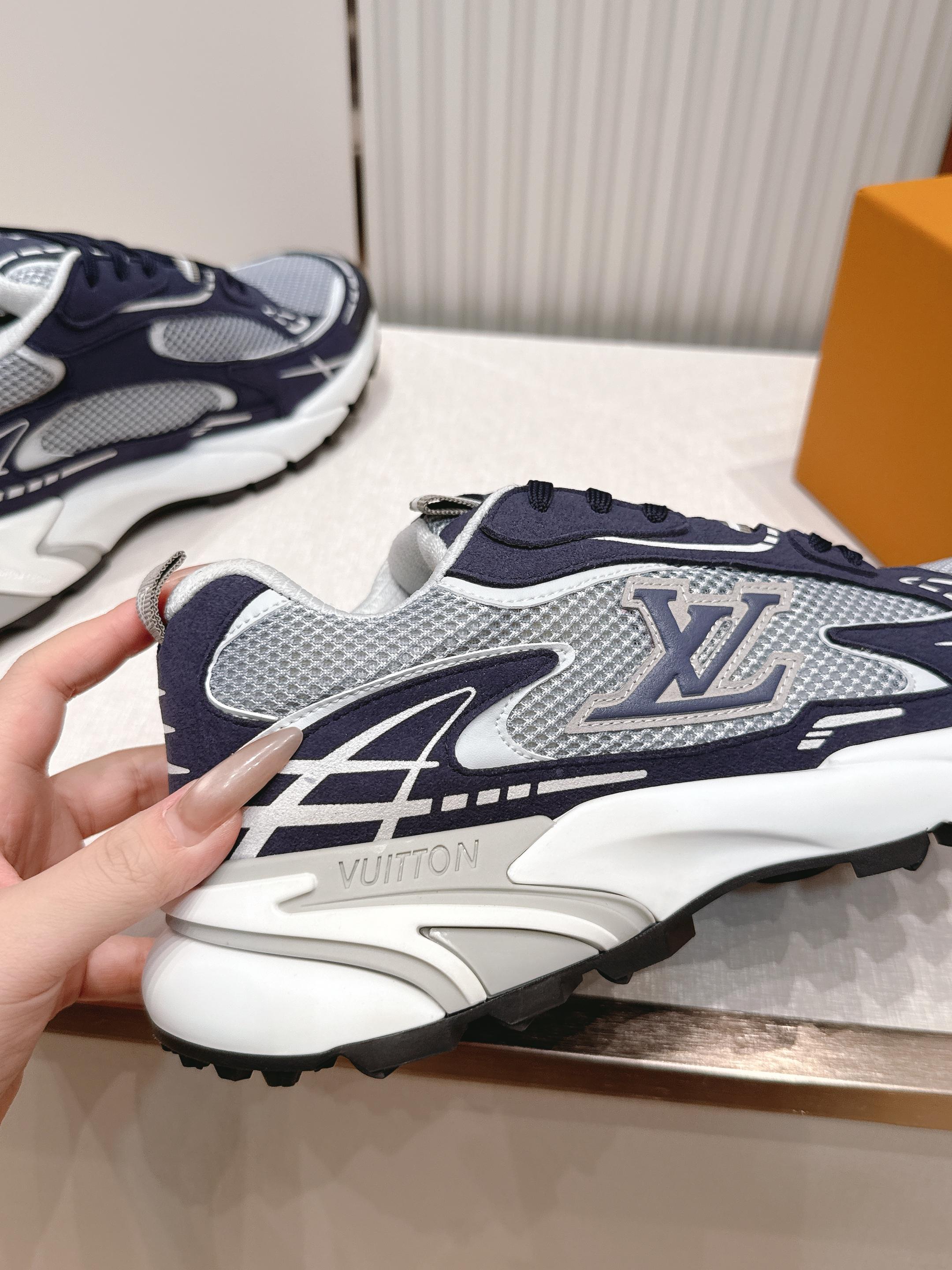 男款Louis Vuitton路易威登 LV Tatic Runner 运动鞋这款鞋是LV近年热门的“老