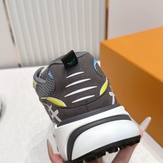 男款Louis Vuitton路易威登 LV Tatic Runner 运动鞋这款鞋是LV近年热门的“老 男款Louis Vuitton路易威登 LV Tatic Runner 运动鞋这款鞋是LV近年热门的“老