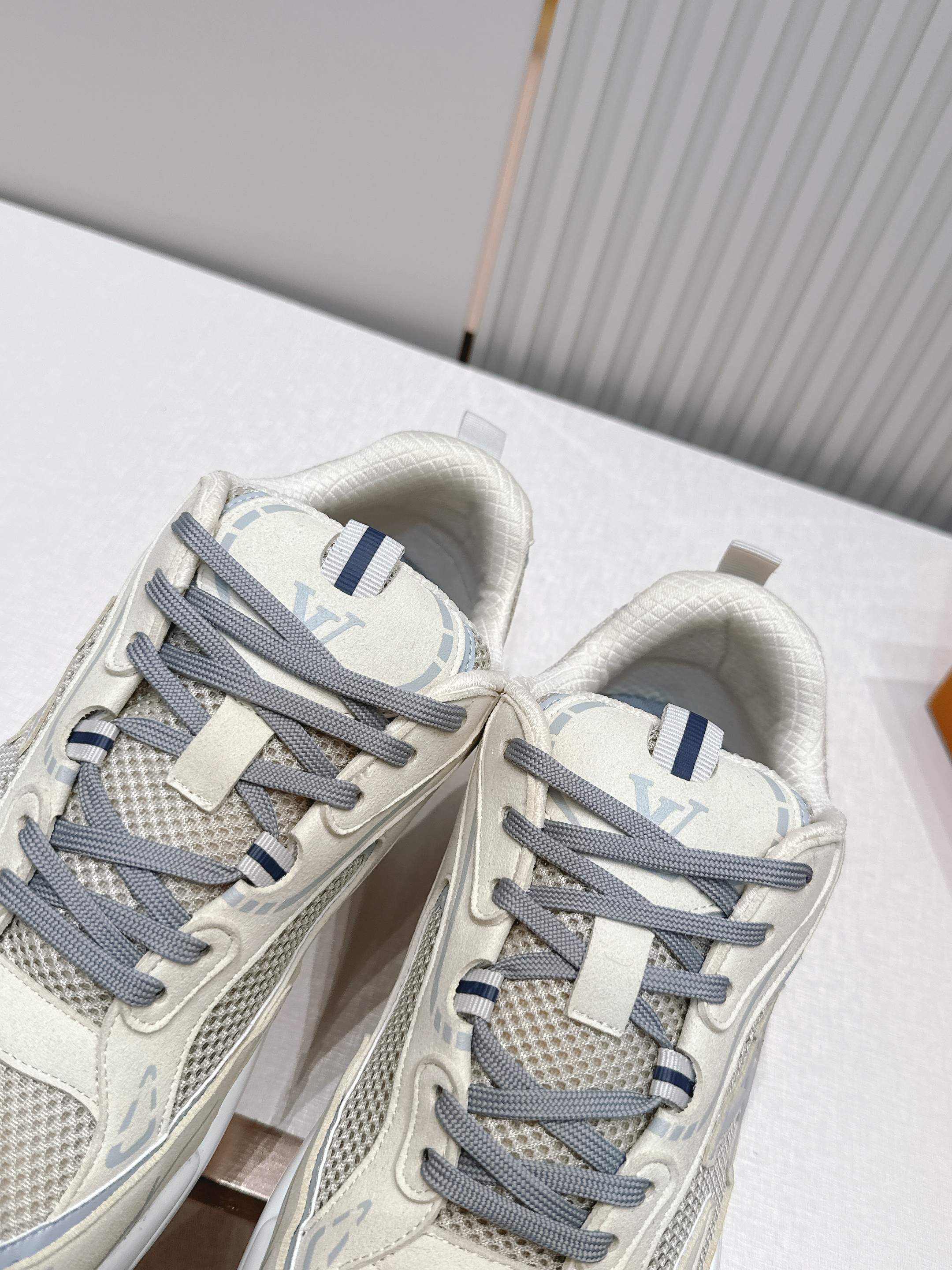 男款Louis Vuitton路易威登 LV Tatic Runner 运动鞋这款鞋是LV近年热门的“老