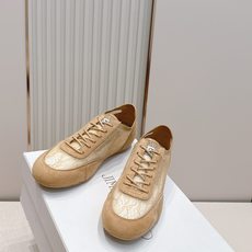 蕾丝拼皮面 JIMMY CHOO D周仰杰新款蕾丝面休闲运动鞋 值在線還超級舒適,不論是搭配牛仔褲走街頭 蕾丝拼皮面 JIMMY CHOO D周仰杰新款蕾丝面休闲运动鞋 值在線還超級舒適,不論是搭配牛仔褲走街頭