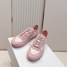 蕾丝拼皮面 JIMMY CHOO D周仰杰新款蕾丝面休闲运动鞋 值在線還超級舒適,不論是搭配牛仔褲走街頭 蕾丝拼皮面 JIMMY CHOO D周仰杰新款蕾丝面休闲运动鞋 值在線還超級舒適,不論是搭配牛仔褲走街頭