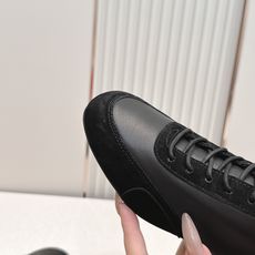 全皮面 JIMMY CHOO D周仰杰新款休闲运动鞋 值在線還超級舒適,不論是搭配牛仔褲走街頭風,還是配 全皮面 JIMMY CHOO D周仰杰新款休闲运动鞋 值在線還超級舒適,不論是搭配牛仔褲走街頭風,還是配