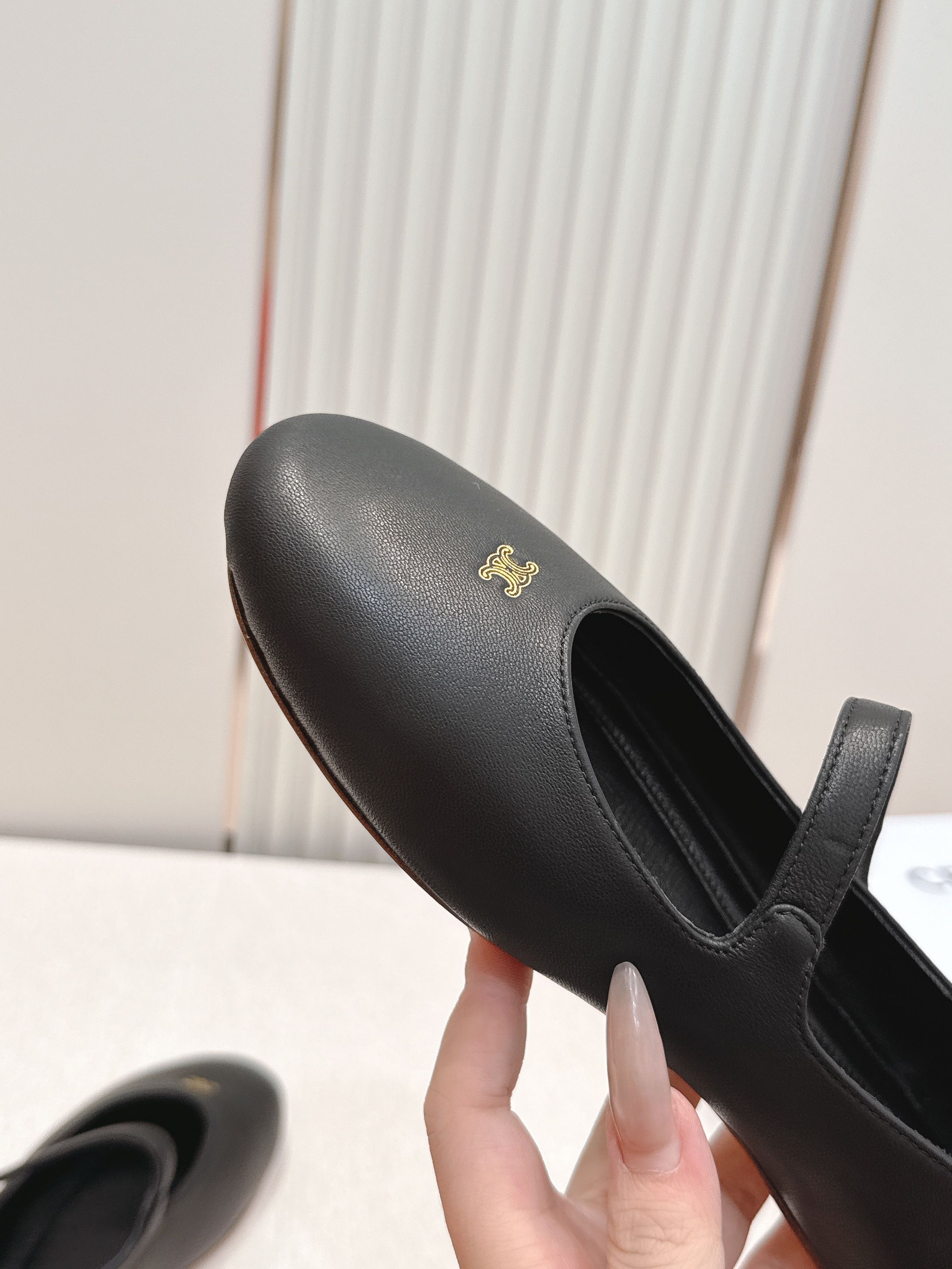 CELINE 赛琳 2026ss新款玛丽珍平底鞋乐福鞋单鞋网红爆款来袭！各大网红抢先体验、Celine网