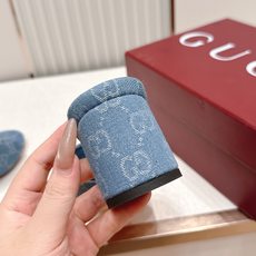 Gucci古驰 2026春夏新款 马衔金属扣 高跟拖鞋 经典一字拖设计,粗跟结构,日常外穿或休闲都很 Gucci古驰 2026春夏新款 马衔金属扣 高跟拖鞋 经典一字拖设计,粗跟结构,日常外穿或休闲都很