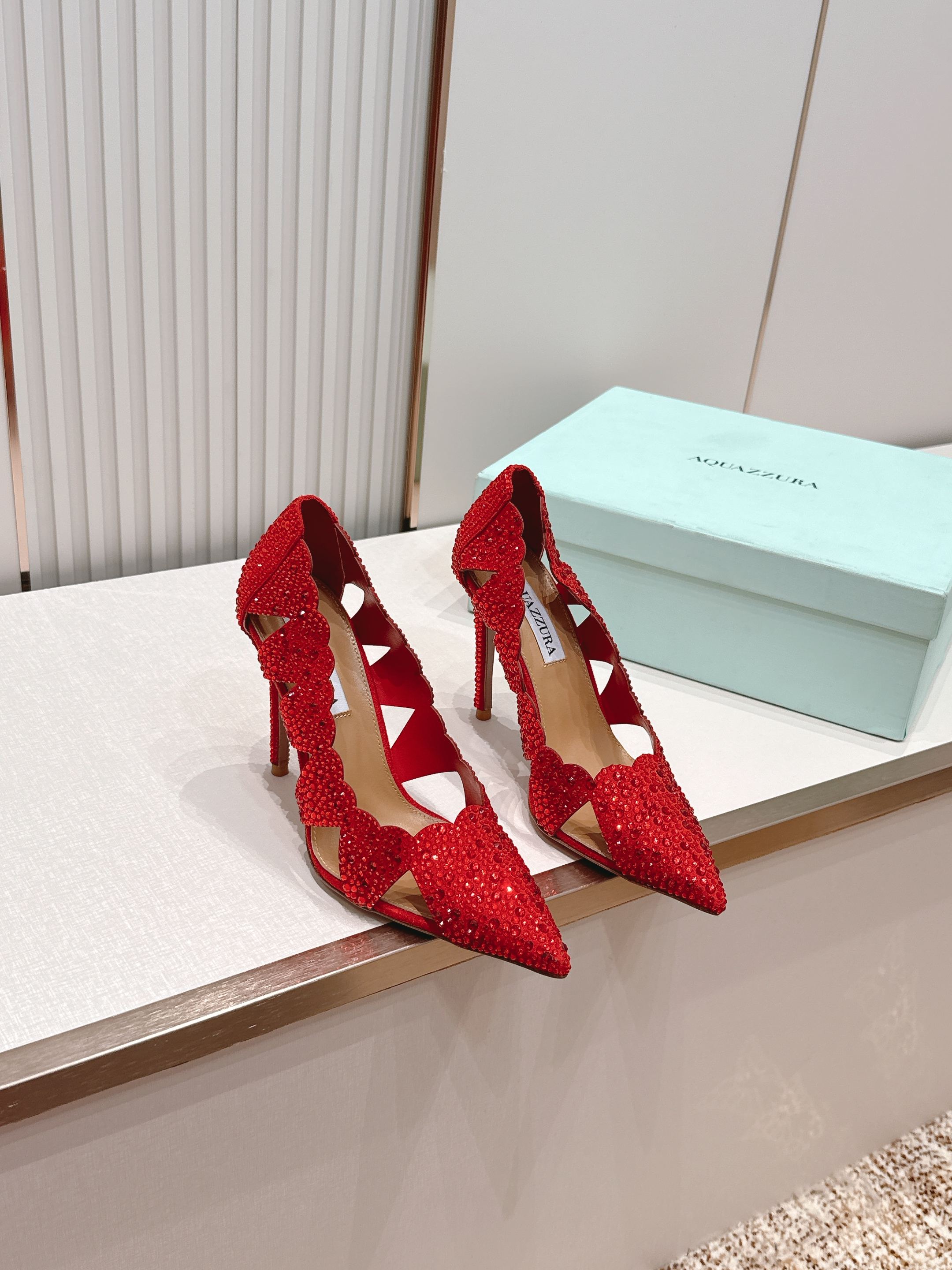顶级版本 AQUAZZURA 菠萝2026凉鞋系列 👠     菠萝女士镶钻高跟凉单鞋全手工粘钻，bli