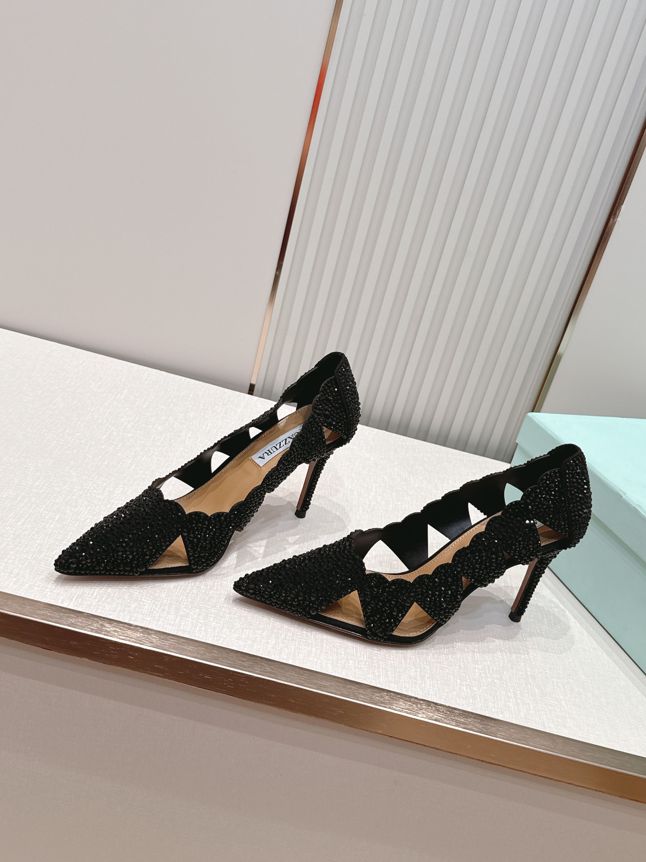 顶级版本 AQUAZZURA 菠萝2026凉鞋系列 👠     菠萝女士镶钻高跟凉单鞋全手工粘钻，bli