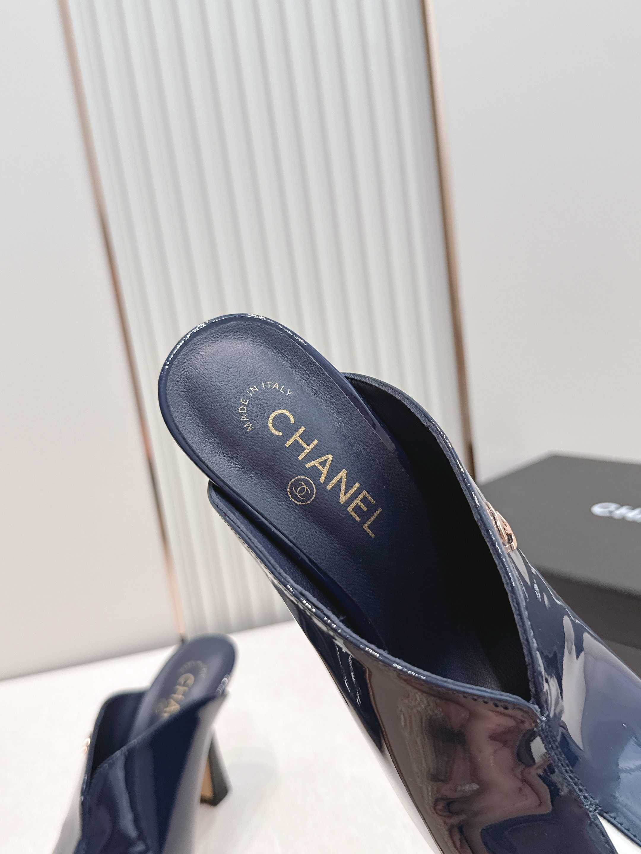 Chanel 香奈儿 法式复古 亮面漆皮拼色 高跟穆勒鞋 外穿懒人半拖 这双拼色穆勒鞋也太会了吧！！，亮