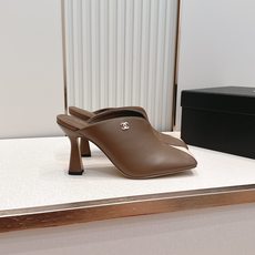 Chanel 香奈儿 法式复古 牛皮皮拼色 高跟穆勒鞋 外穿懒人半拖 这双拼色穆勒鞋也太会了吧!!,亮面 Chanel 香奈儿 法式复古 牛皮皮拼色 高跟穆勒鞋 外穿懒人半拖 这双拼色穆勒鞋也太会了吧!!,亮面