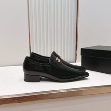 CHANEL香奈儿26春夏新款复古双c logo五金扣饰小方头粗跟单鞋小皮鞋这组鞋款,把小香的优雅与摩登 CHANEL香奈儿26春夏新款复古双c logo五金扣饰小方头粗跟单鞋小皮鞋这组鞋款,把小香的优雅与摩登