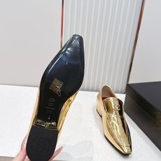 CHANEL香奈儿26春夏新款复古双c logo五金扣饰小方头粗跟单鞋小皮鞋这组鞋款,把小香的优雅与摩登 CHANEL香奈儿26春夏新款复古双c logo五金扣饰小方头粗跟单鞋小皮鞋这组鞋款,把小香的优雅与摩登