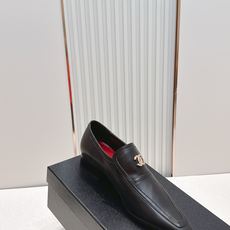 CHANEL香奈儿26春夏新款复古双c logo五金扣饰小方头粗跟单鞋小皮鞋这组鞋款,把小香的优雅与摩登 CHANEL香奈儿26春夏新款复古双c logo五金扣饰小方头粗跟单鞋小皮鞋这组鞋款,把小香的优雅与摩登