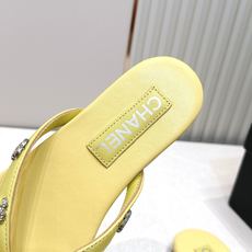 Chanel 香奈儿 2026夏季新款老夹趾人字拖鞋系列 休闲沙滩夹脚凉拖鞋小香夏日系列,设计简约大方, Chanel 香奈儿 2026夏季新款老夹趾人字拖鞋系列 休闲沙滩夹脚凉拖鞋小香夏日系列,设计简约大方,