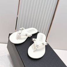 Chanel 香奈儿 2026夏季新款老夹趾人字拖鞋系列 休闲沙滩夹脚凉拖鞋小香夏日系列,设计简约大方, Chanel 香奈儿 2026夏季新款老夹趾人字拖鞋系列 休闲沙滩夹脚凉拖鞋小香夏日系列,设计简约大方,