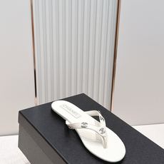 Chanel 香奈儿 2026夏季新款老夹趾人字拖鞋系列 休闲沙滩夹脚凉拖鞋小香夏日系列,设计简约大方, Chanel 香奈儿 2026夏季新款老夹趾人字拖鞋系列 休闲沙滩夹脚凉拖鞋小香夏日系列,设计简约大方,