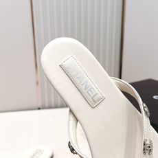 Chanel 香奈儿 2026夏季新款老夹趾人字拖鞋系列 休闲沙滩夹脚凉拖鞋小香夏日系列,设计简约大方, Chanel 香奈儿 2026夏季新款老夹趾人字拖鞋系列 休闲沙滩夹脚凉拖鞋小香夏日系列,设计简约大方,
