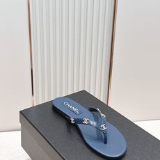 Chanel 香奈儿 2026夏季新款老夹趾人字拖鞋系列 休闲沙滩夹脚凉拖鞋小香夏日系列,设计简约大方, Chanel 香奈儿 2026夏季新款老夹趾人字拖鞋系列 休闲沙滩夹脚凉拖鞋小香夏日系列,设计简约大方,