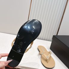 Chanel 香奈儿 2026夏季新款老夹趾人字拖鞋系列 休闲沙滩夹脚凉拖鞋小香夏日系列,设计简约大方, Chanel 香奈儿 2026夏季新款老夹趾人字拖鞋系列 休闲沙滩夹脚凉拖鞋小香夏日系列,设计简约大方,