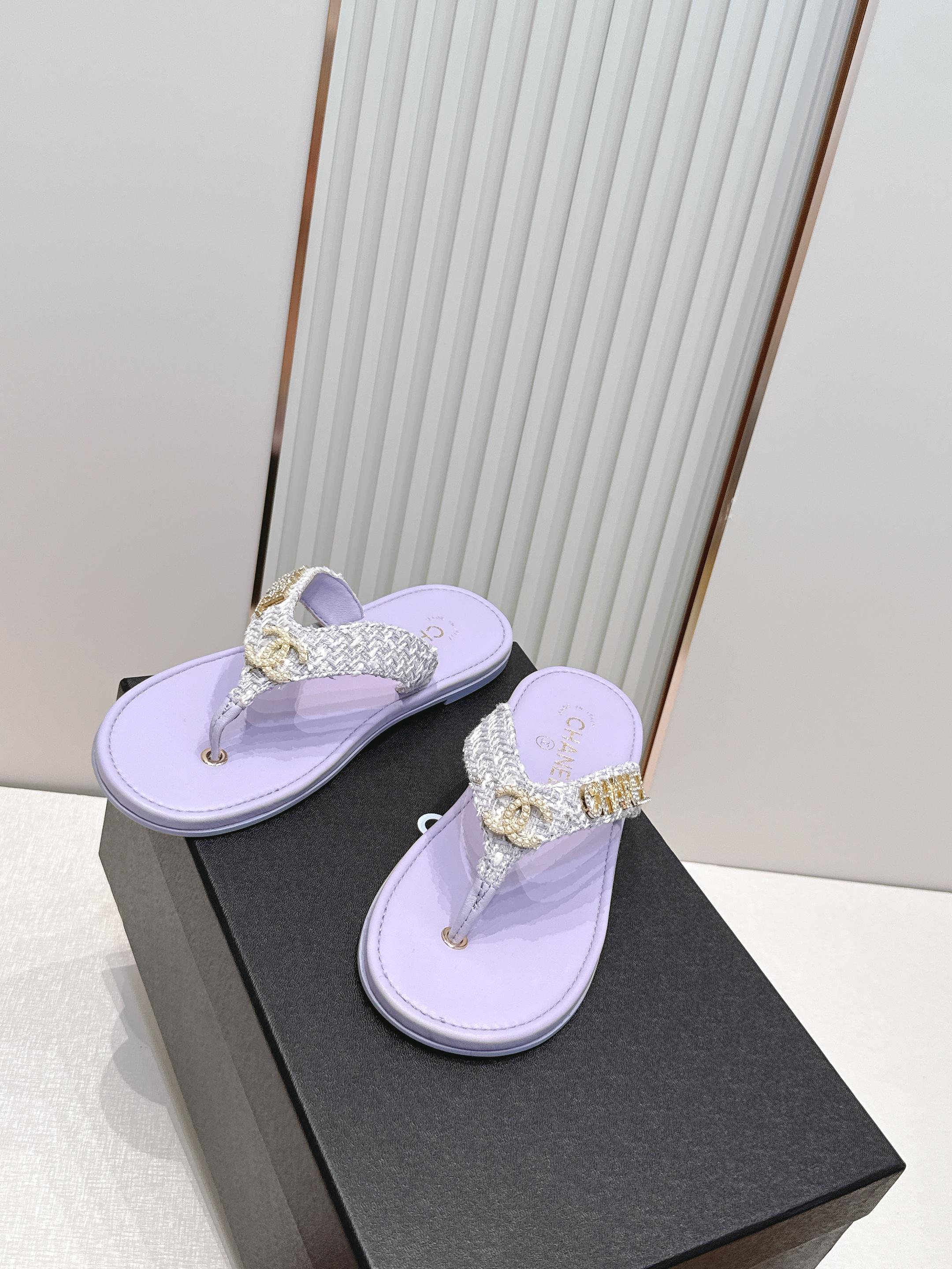 Chanel 香奈儿 2026夏季新款夹趾人字拖鞋系列 休闲沙滩夹脚凉拖鞋小香夏日系列，设计简约大方，而