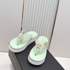 Chanel 香奈儿 2026夏季新款夹趾人字拖鞋系列 厚底休闲沙滩夹脚凉拖鞋小香夏日系列,设计简约大方 Chanel 香奈儿 2026夏季新款夹趾人字拖鞋系列 厚底休闲沙滩夹脚凉拖鞋小香夏日系列,设计简约大方