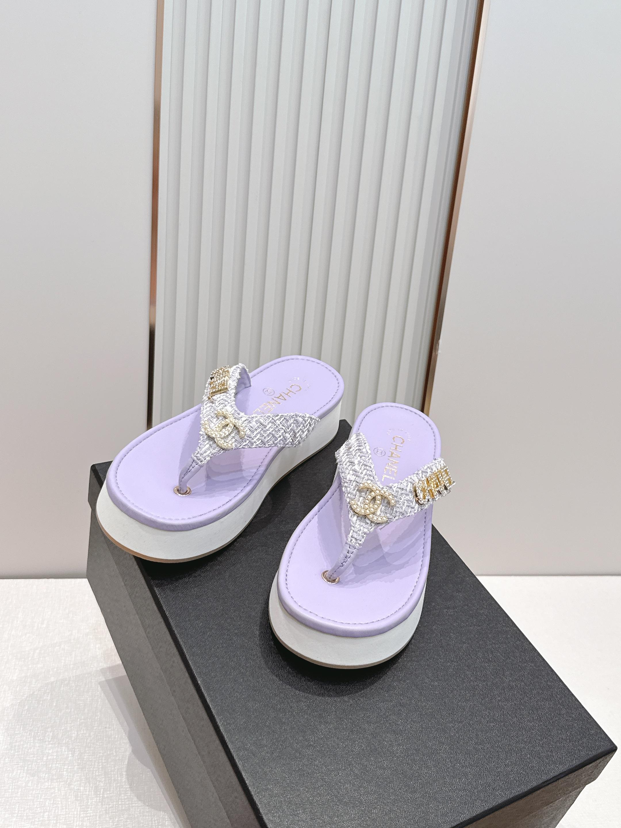 Chanel 香奈儿 2026夏季新款夹趾人字拖鞋系列 厚底休闲沙滩夹脚凉拖鞋小香夏日系列，设计简约大方