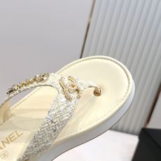 Chanel 香奈儿 2026夏季新款夹趾人字拖鞋系列 厚底休闲沙滩夹脚凉拖鞋小香夏日系列,设计简约大方 Chanel 香奈儿 2026夏季新款夹趾人字拖鞋系列 厚底休闲沙滩夹脚凉拖鞋小香夏日系列,设计简约大方