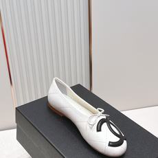 Chanel|香奈儿26康鹏鞋 平底芭蕾舞鞋 经典芭蕾平底鞋设计,选用柔软小羊皮,菱格纹缝线+黑色双 Chanel|香奈儿26康鹏鞋 平底芭蕾舞鞋 经典芭蕾平底鞋设计,选用柔软小羊皮,菱格纹缝线+黑色双