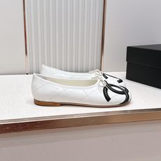 Chanel|香奈儿26康鹏鞋 平底芭蕾舞鞋 经典芭蕾平底鞋设计,选用柔软小羊皮,菱格纹缝线+黑色双 Chanel|香奈儿26康鹏鞋 平底芭蕾舞鞋 经典芭蕾平底鞋设计,选用柔软小羊皮,菱格纹缝线+黑色双
