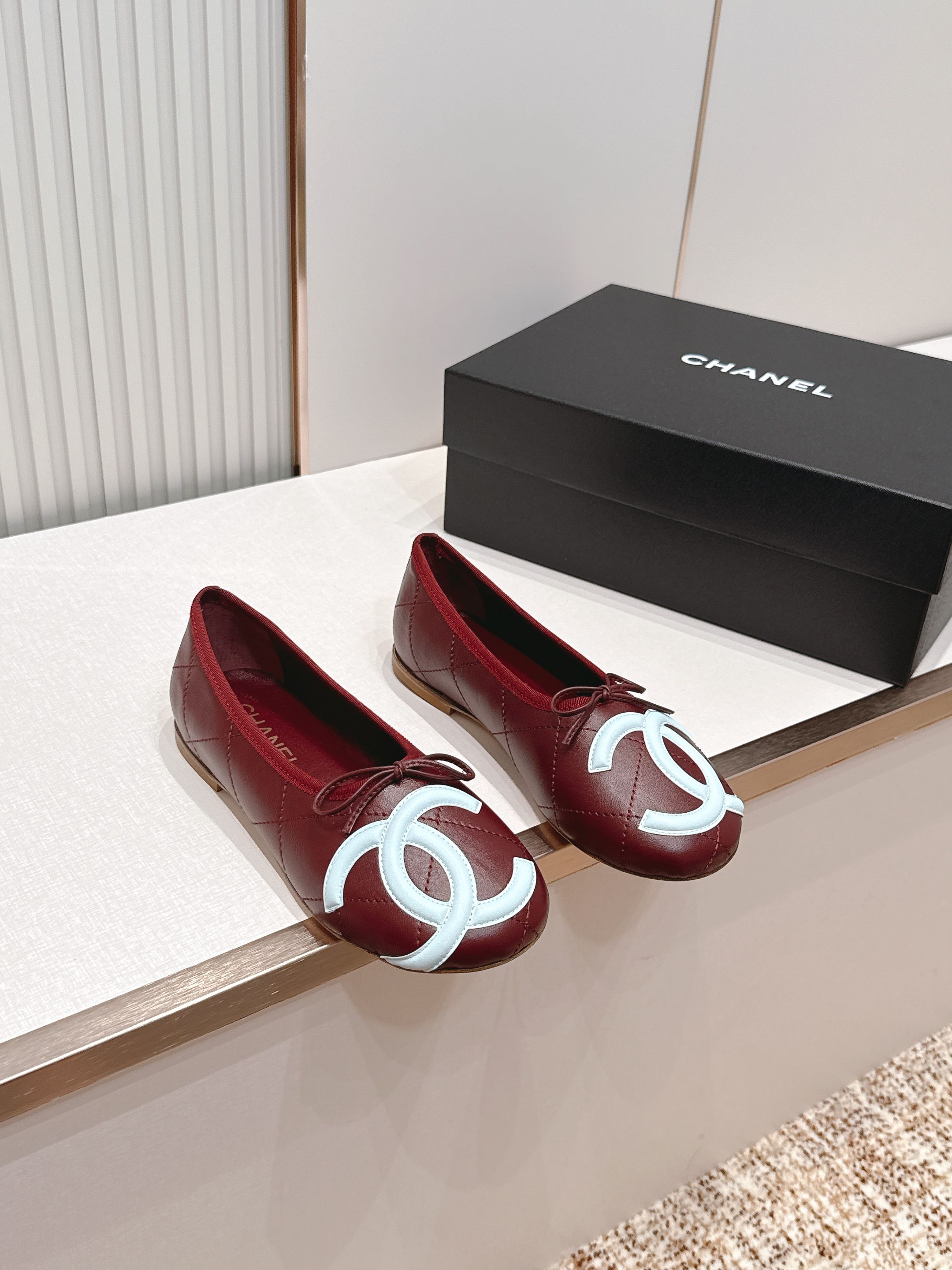 Chanel｜香奈儿26康鹏鞋​​ 平底芭蕾舞鞋 经典芭蕾平底鞋设计，选用柔软小羊皮，菱格纹缝线+黑色双