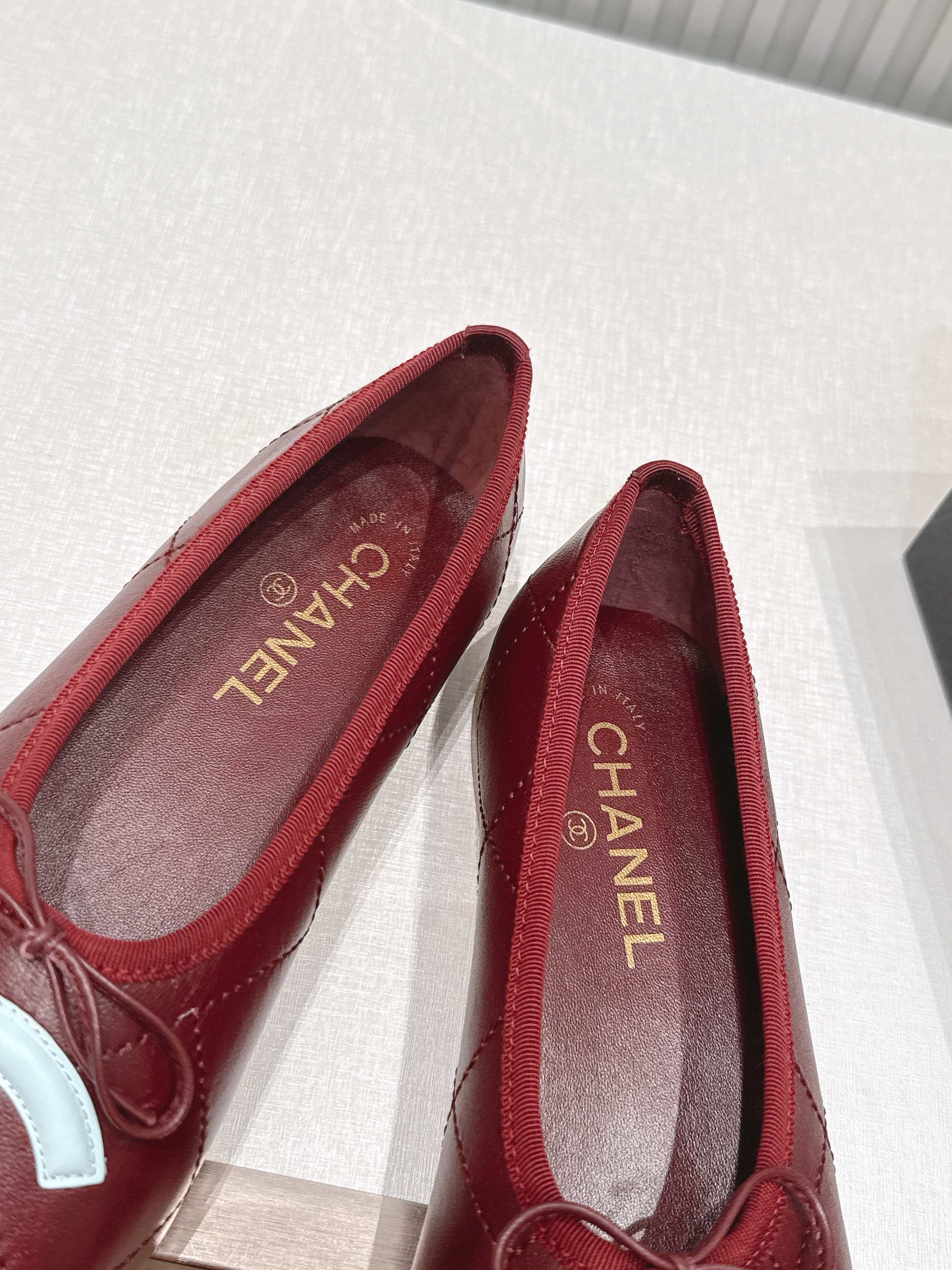 Chanel｜香奈儿26康鹏鞋​​ 平底芭蕾舞鞋 经典芭蕾平底鞋设计，选用柔软小羊皮，菱格纹缝线+黑色双