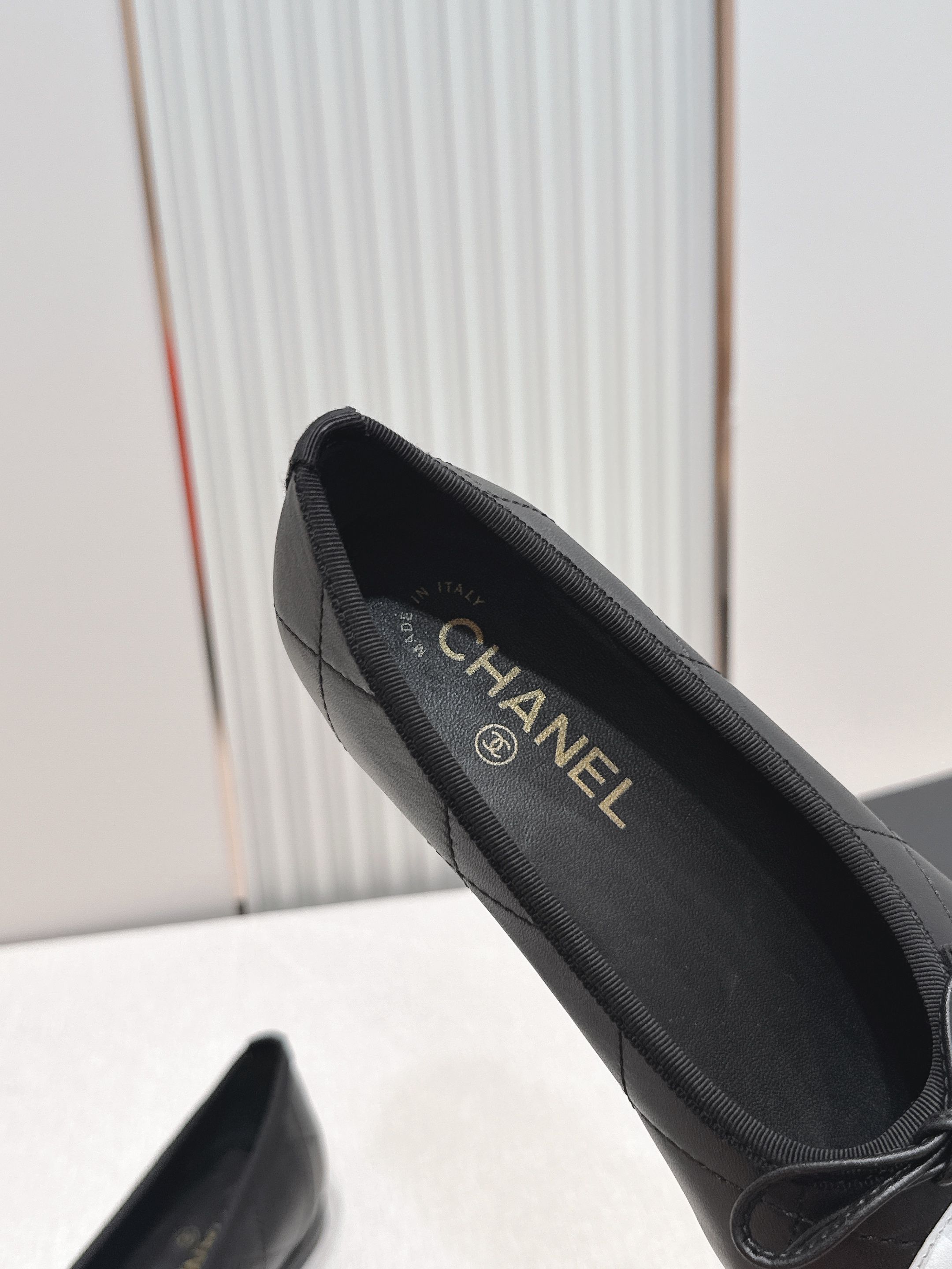 Chanel｜香奈儿26康鹏鞋​​ 平底芭蕾舞鞋 经典芭蕾平底鞋设计，选用柔软小羊皮，菱格纹缝线+黑色双