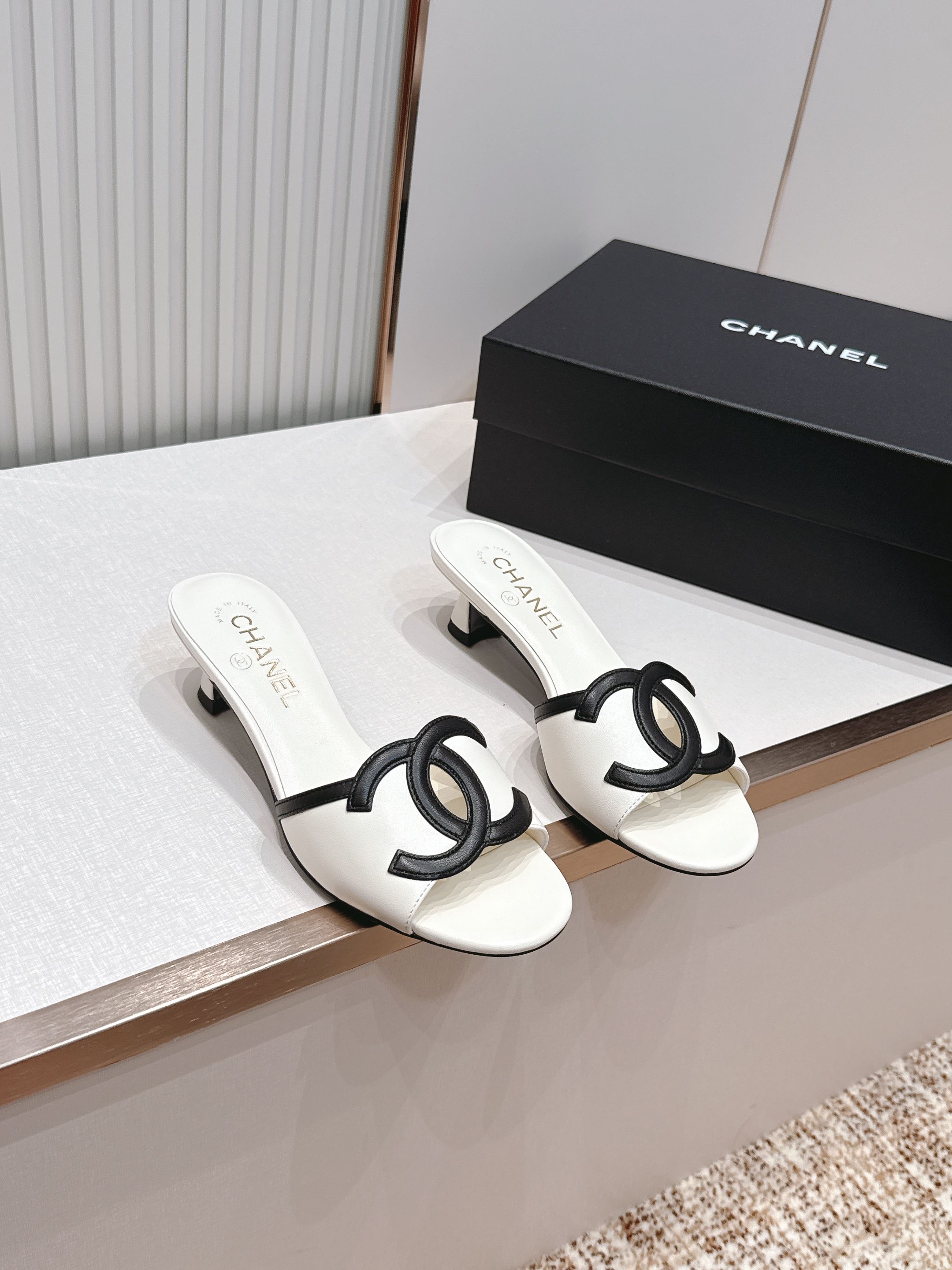 CHANEL||小香𝟐𝟎𝟐𝟔𝐬春夏双𝐂大𝐥𝐨𝐠𝐨小猫跟拖鞋/密儿凉鞋    代购品质～出入𝐙𝐆无压力双𝐂