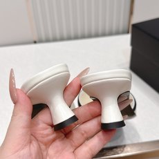 CHANEL||小香𝟐𝟎𝟐𝟔𝐬春夏双𝐂大𝐥𝐨𝐠𝐨小猫跟拖鞋/密儿凉鞋 代购品质~出入𝐙𝐆无压力双𝐂 CHANEL||小香𝟐𝟎𝟐𝟔𝐬春夏双𝐂大𝐥𝐨𝐠𝐨小猫跟拖鞋/密儿凉鞋 代购品质~出入𝐙𝐆无压力双𝐂
