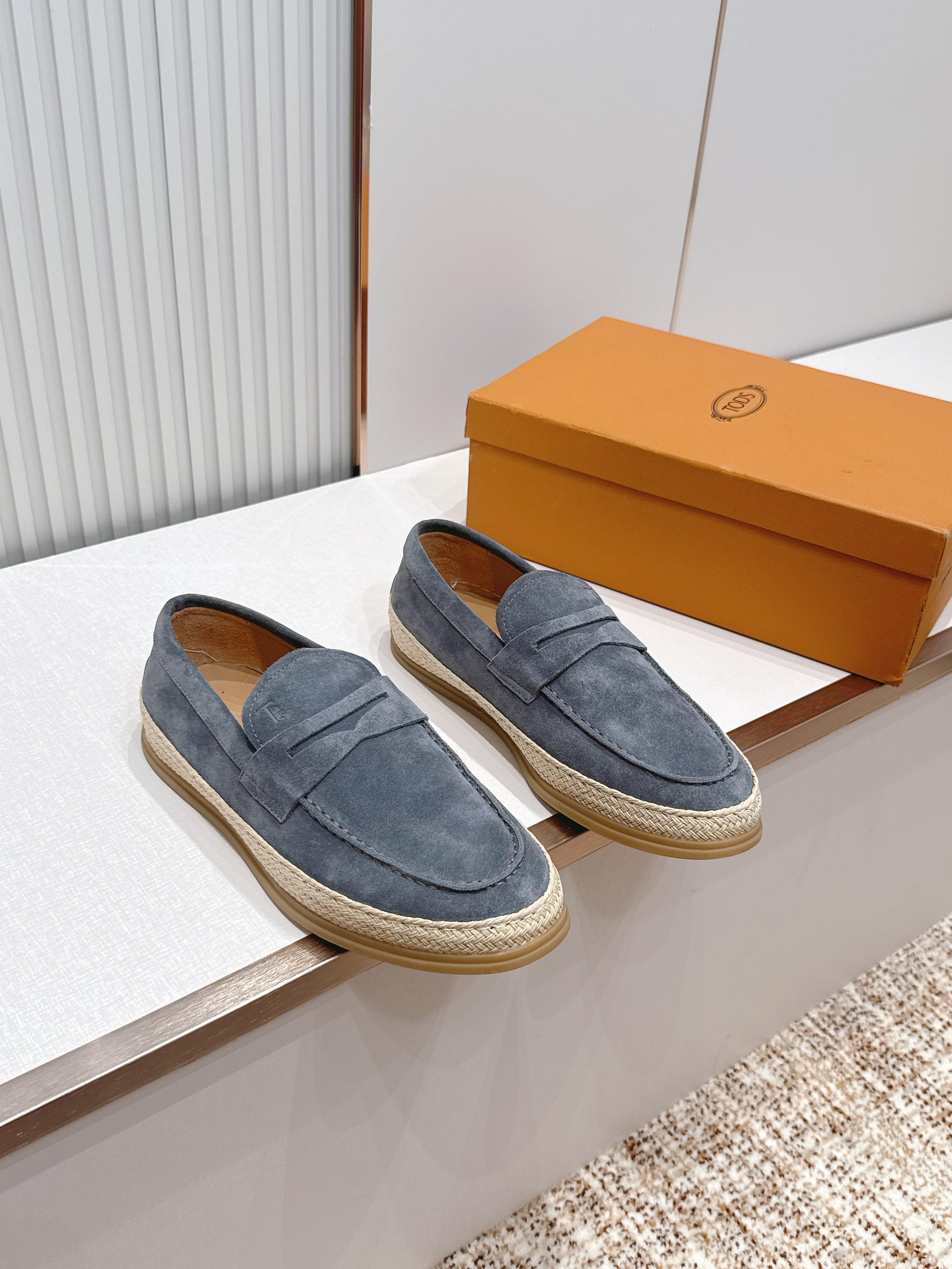 NO:816394,High-end version of men's classic TODS Tods' latest loafers, biscuit shoes, small leather shoes with bean soles, high-end casual driving shoes with full fashion design and comfortable foot feel, showing the concept aesthetics of nature and modernity. Made of soft leather and hemp rope material, color block impact highlights youthful vitality. Upper layer of cowhide, lining of delicate cowhide, insole of cowhide material, original bean outsole, size 39-45, loafers, Tod's, loafers,cowhide19860909出 高端版本 男士经典 TODS托德斯最新乐福鞋 饼干鞋豆豆底小皮鞋 高级休闲开车鞋设计时尚感满满,脚感舒适,将自然与摩登的概念美学展露以柔软皮革拼麻绳材料制成色块冲击凸显年轻活力. 鞋面头层牛皮 内里细腻牛皮 鞋垫牛皮材料 原版豆豆大底 39-45码,乐福鞋,Tod's,loafers,cowhide,Women's Shoes