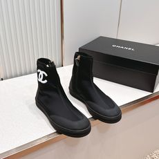 CHANEL 香奈儿26s春夏最新弹力靴圆头弹力短靴女士钟爱简约又难以抗拒系 搭配展现与众不同的穿搭风格 CHANEL 香奈儿26s春夏最新弹力靴圆头弹力短靴女士钟爱简约又难以抗拒系 搭配展现与众不同的穿搭风格