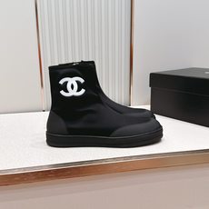 CHANEL 香奈儿26s春夏最新弹力靴圆头弹力短靴女士钟爱简约又难以抗拒系 搭配展现与众不同的穿搭风格 CHANEL 香奈儿26s春夏最新弹力靴圆头弹力短靴女士钟爱简约又难以抗拒系 搭配展现与众不同的穿搭风格