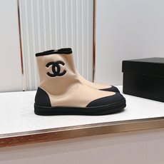 CHANEL 香奈儿26s春夏最新弹力靴圆头弹力短靴女士钟爱简约又难以抗拒系 搭配展现与众不同的穿搭风格 CHANEL 香奈儿26s春夏最新弹力靴圆头弹力短靴女士钟爱简约又难以抗拒系 搭配展现与众不同的穿搭风格