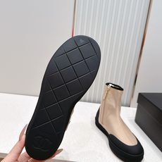CHANEL 香奈儿26s春夏最新弹力靴圆头弹力短靴女士钟爱简约又难以抗拒系 搭配展现与众不同的穿搭风格 CHANEL 香奈儿26s春夏最新弹力靴圆头弹力短靴女士钟爱简约又难以抗拒系 搭配展现与众不同的穿搭风格