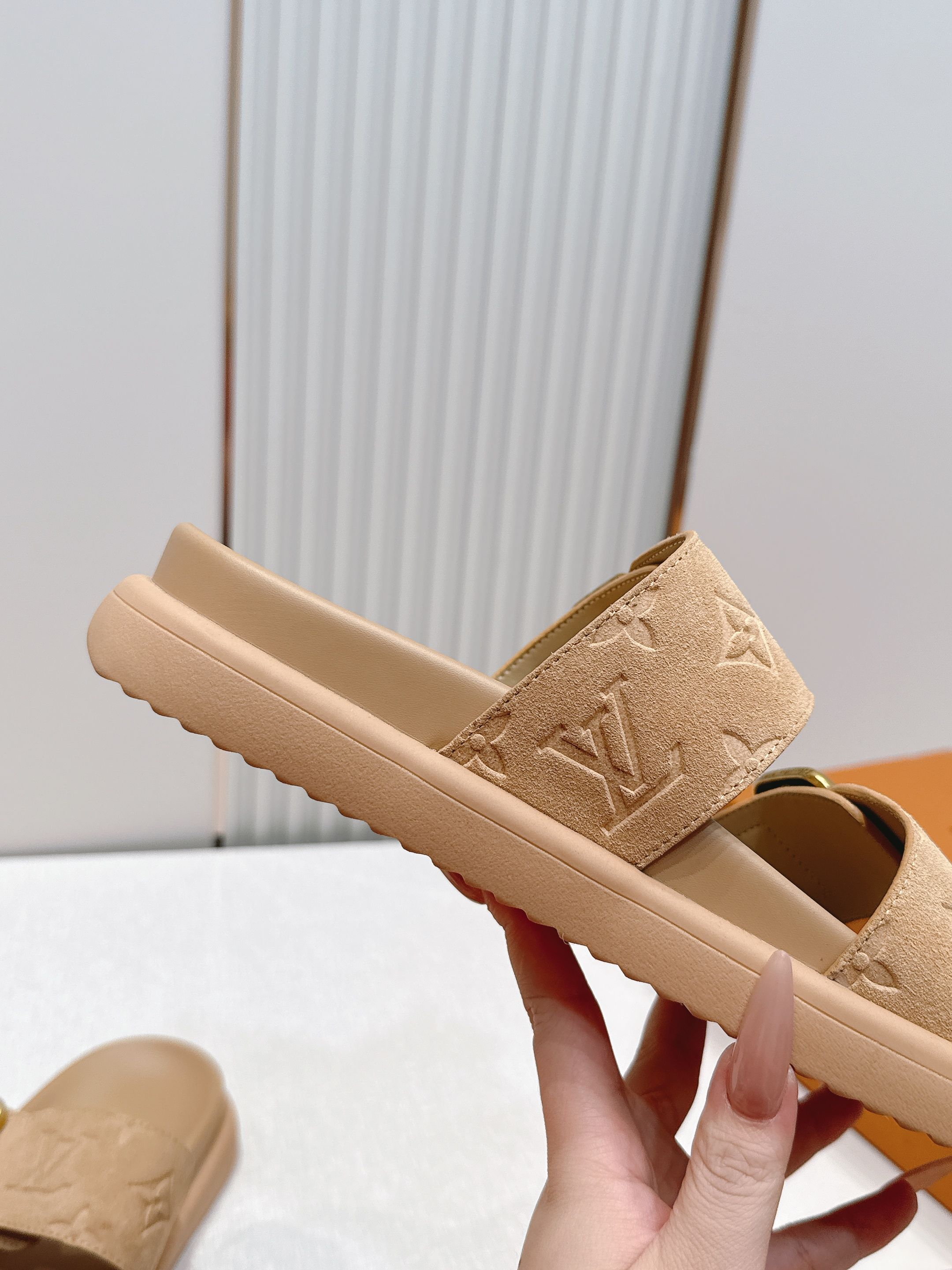 路易威登 Lv2026 最新款 Lv男士拖鞋系列 原版开模定制，面料釆用进口原版材料制作 升级版大底，更