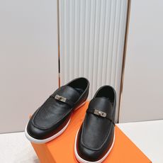 顶版 男士+10情侣款 Hermes 爱马仕2026 新款老钱风kelly扣休闲鞋工艺极致,同步专柜上新 顶版 男士+10情侣款 Hermes 爱马仕2026 新款老钱风kelly扣休闲鞋工艺极致,同步专柜上新