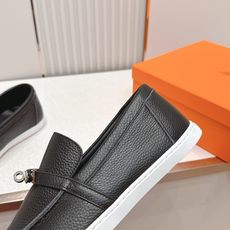 顶版 男士+10情侣款 Hermes 爱马仕2026 新款老钱风kelly扣休闲鞋工艺极致,同步专柜上新 顶版 男士+10情侣款 Hermes 爱马仕2026 新款老钱风kelly扣休闲鞋工艺极致,同步专柜上新
