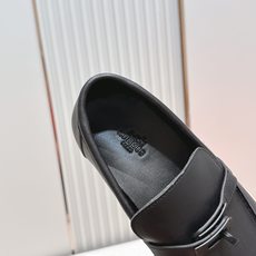 顶版 男士+10情侣款 Hermes 爱马仕2026 新款老钱风kelly扣休闲鞋工艺极致,同步专柜上新 顶版 男士+10情侣款 Hermes 爱马仕2026 新款老钱风kelly扣休闲鞋工艺极致,同步专柜上新
