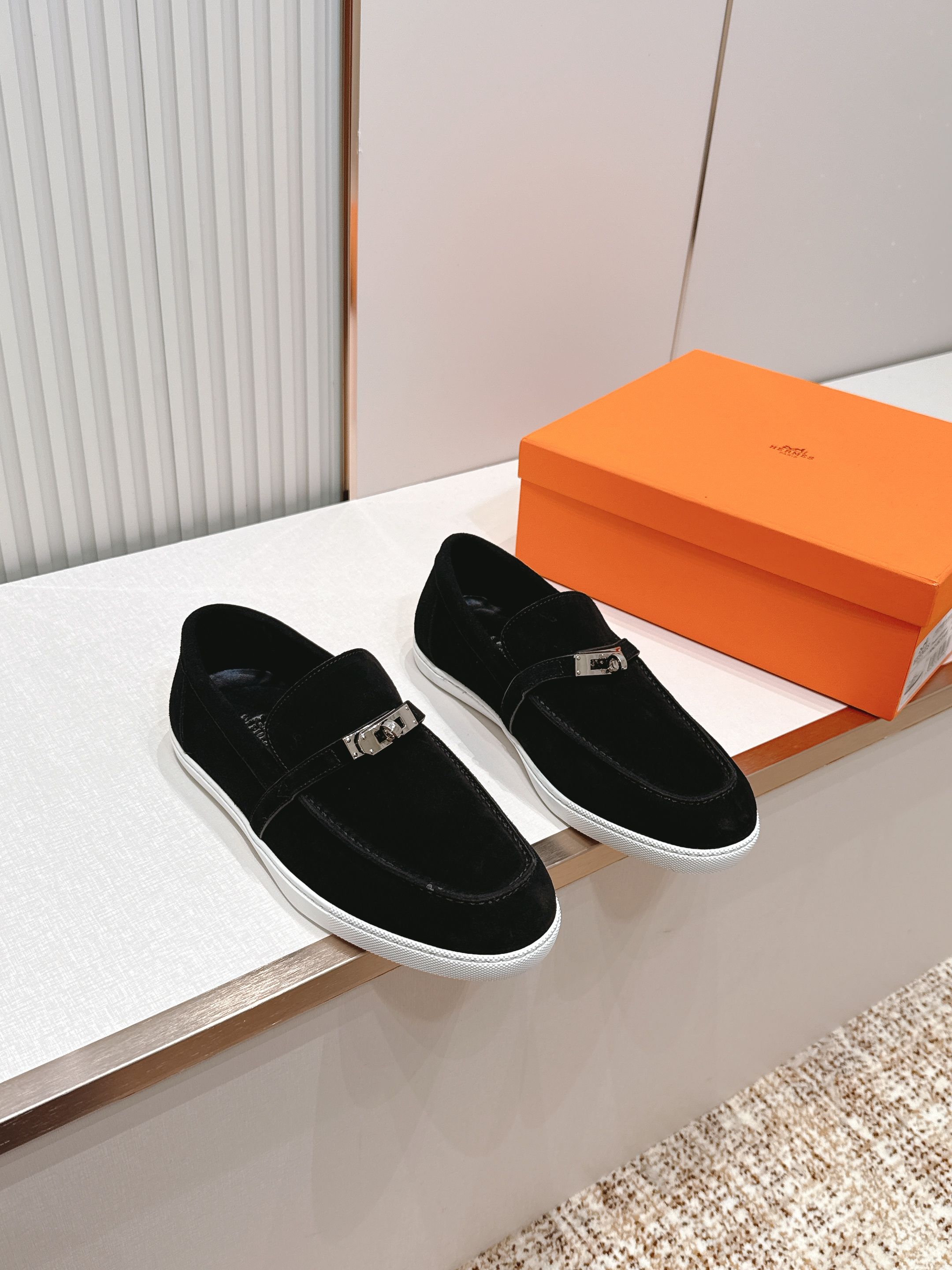 顶版 男士+10情侣款 Hermes 爱马仕2026 新款老钱风kelly扣休闲鞋工艺极致，同步专柜上新
